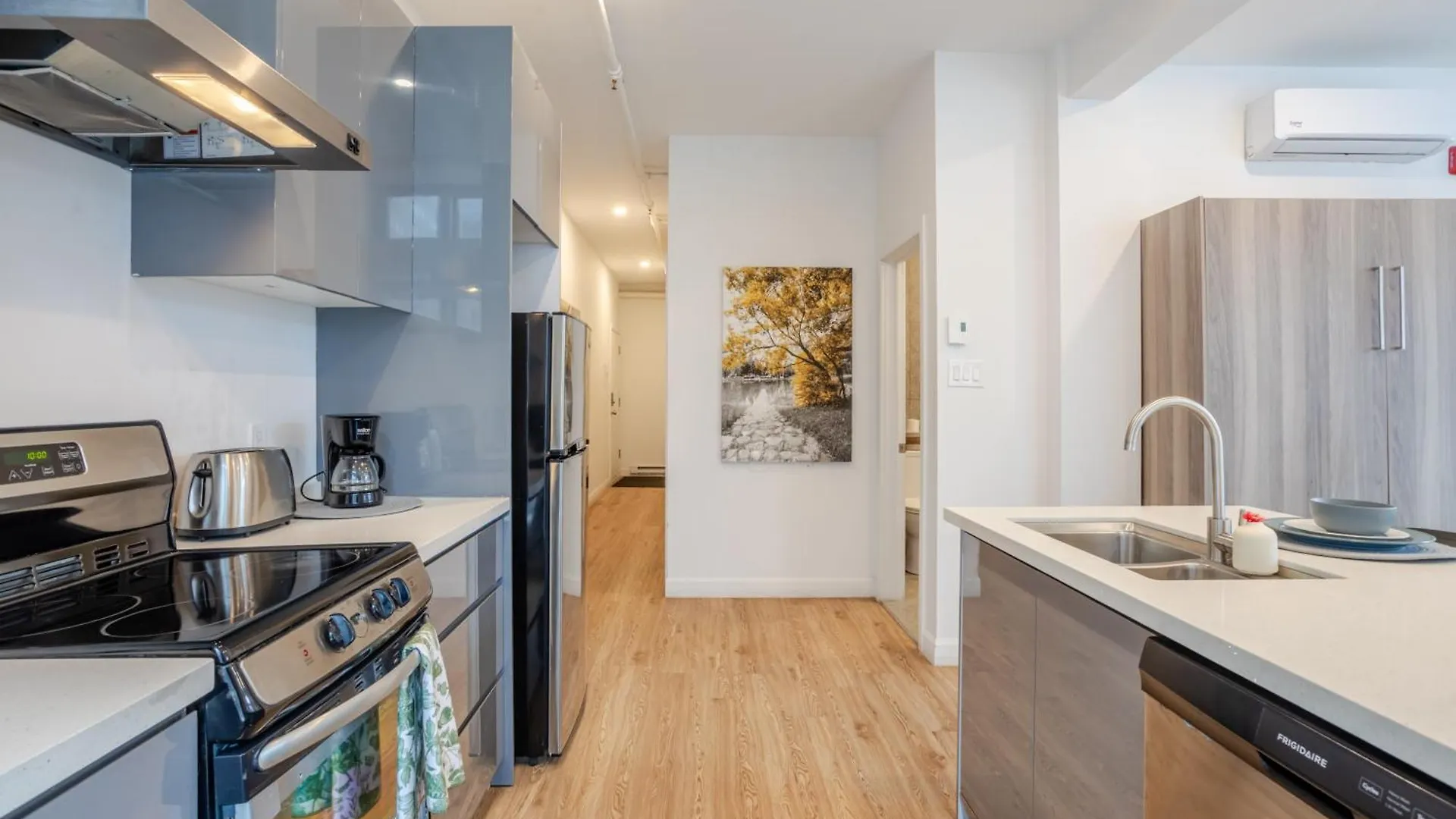Inner-City Studio On Bishop -Heart Of Mtl مونتريال 0*,